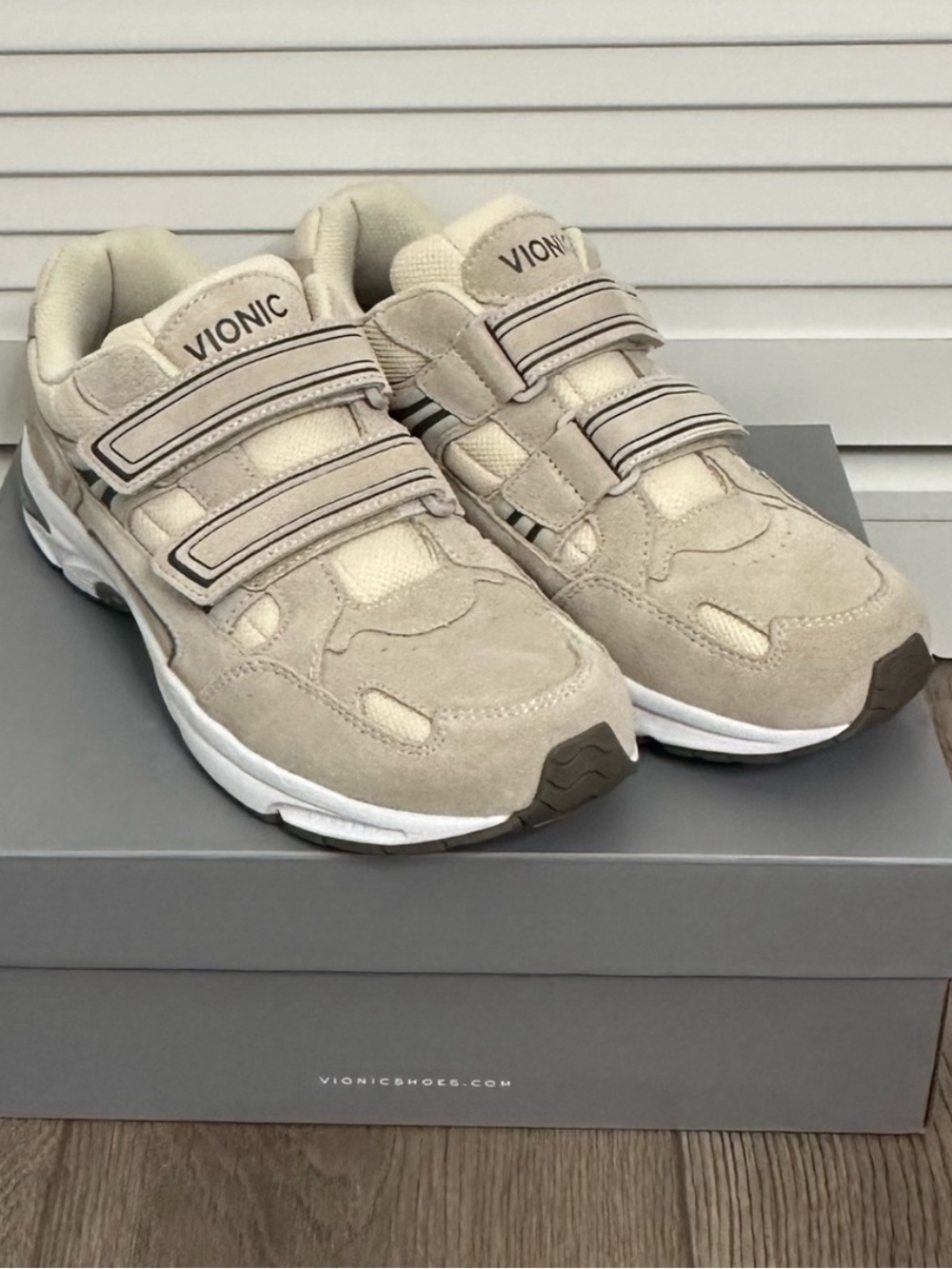 Vionic Walk Tabi SDE Suede Adjustable Hook Loop Orthotic Walking Shoes Cream 11